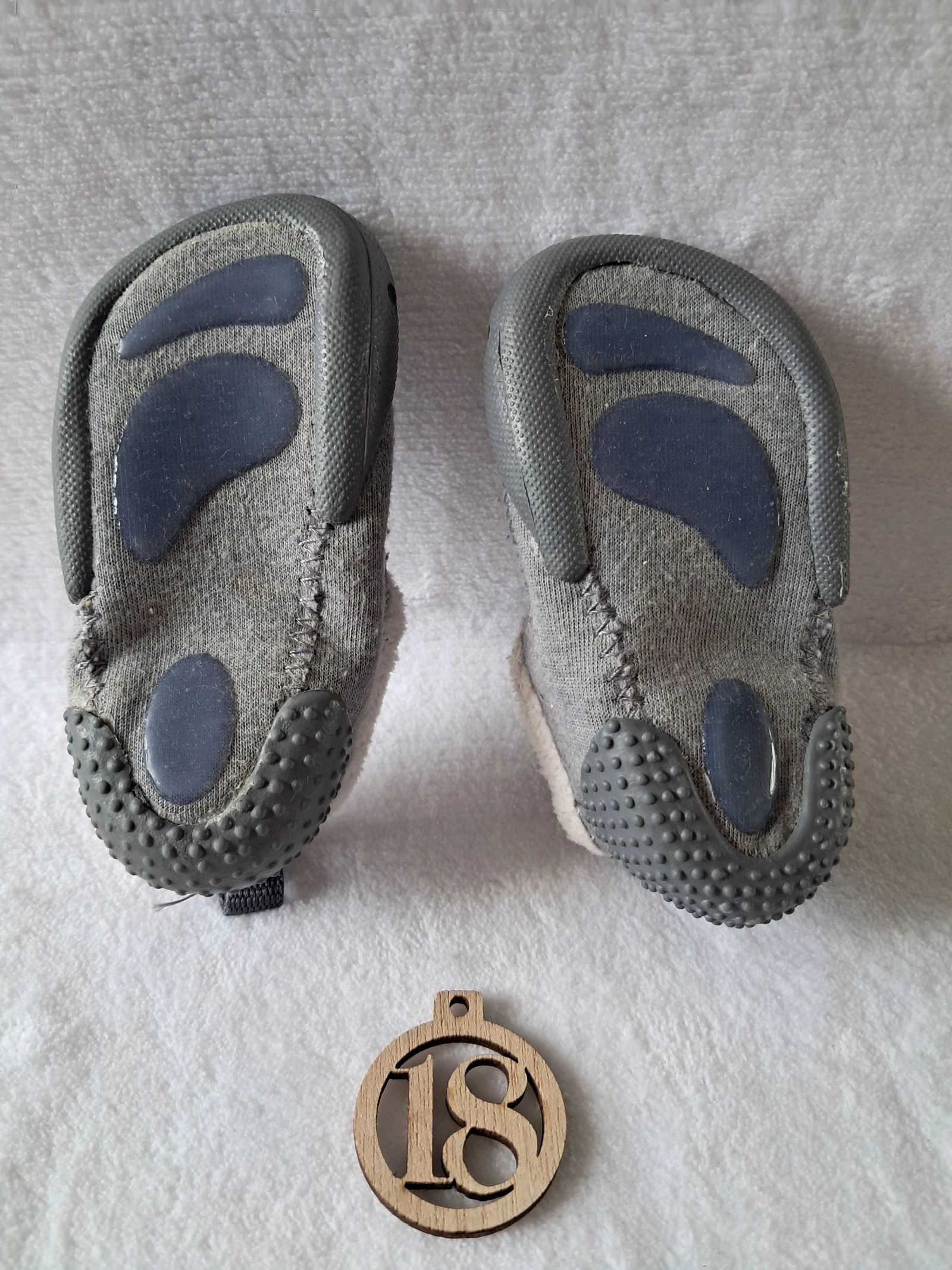 Grijze pantoffel maat 18 – photo 3